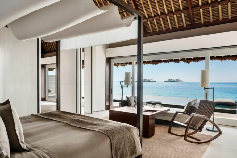 Cheval-Blanc-Lagoon-Villa-Bedroom-1024x683